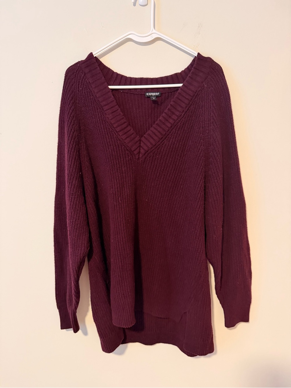 Express Women's V-Neck Ribbed Sweater - Berry Plum